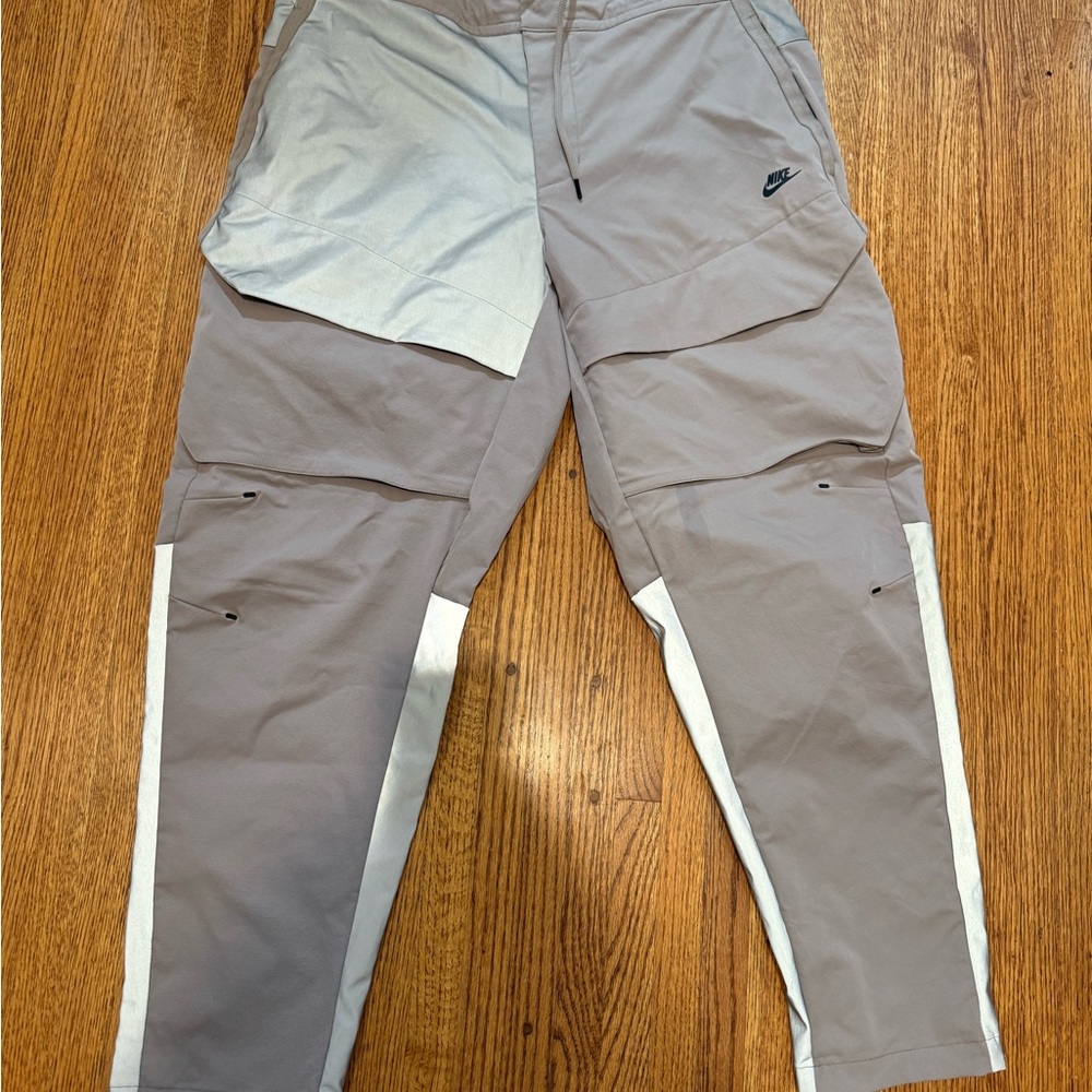 Nike sportswear tech pack reflective unlined cargo pants in tan silver men’s 36